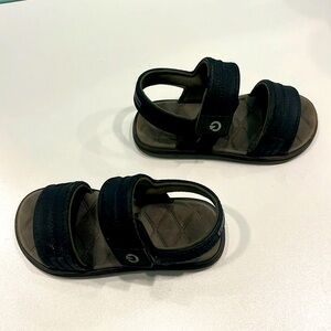 Size 10 toddler Cartago sandals black and gray